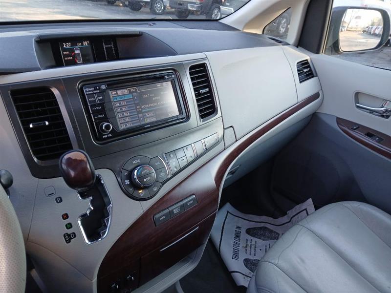 Toyota Sienna XLE FWD 8-Passenger V6 2014