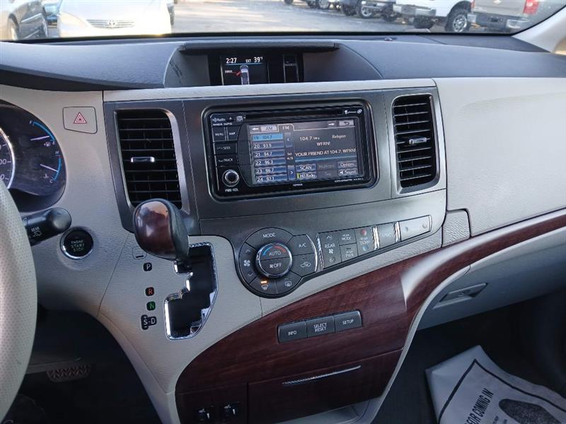 Toyota Sienna XLE FWD 8-Passenger V6 2014