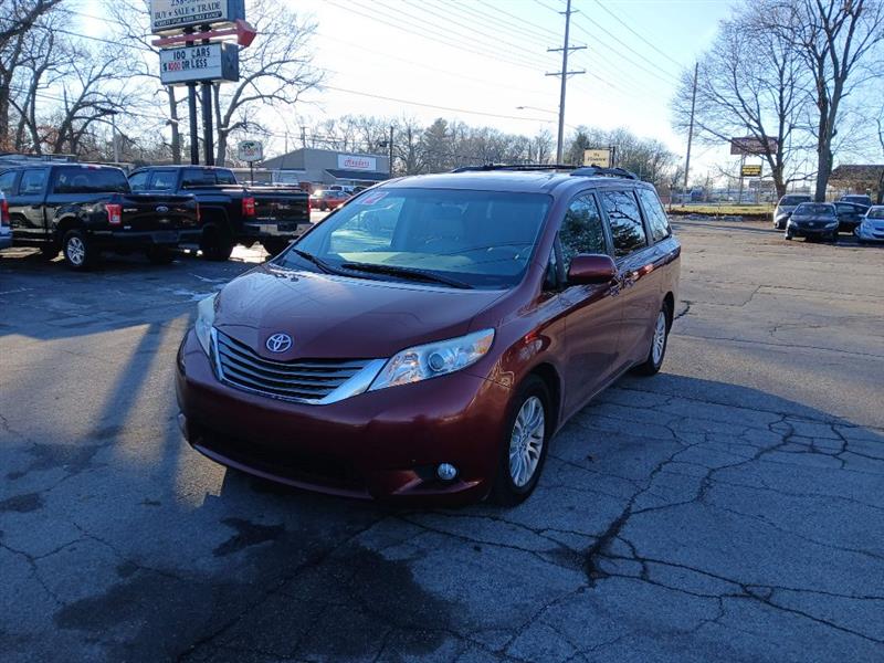 Toyota Sienna XLE FWD 8-Passenger V6 2012