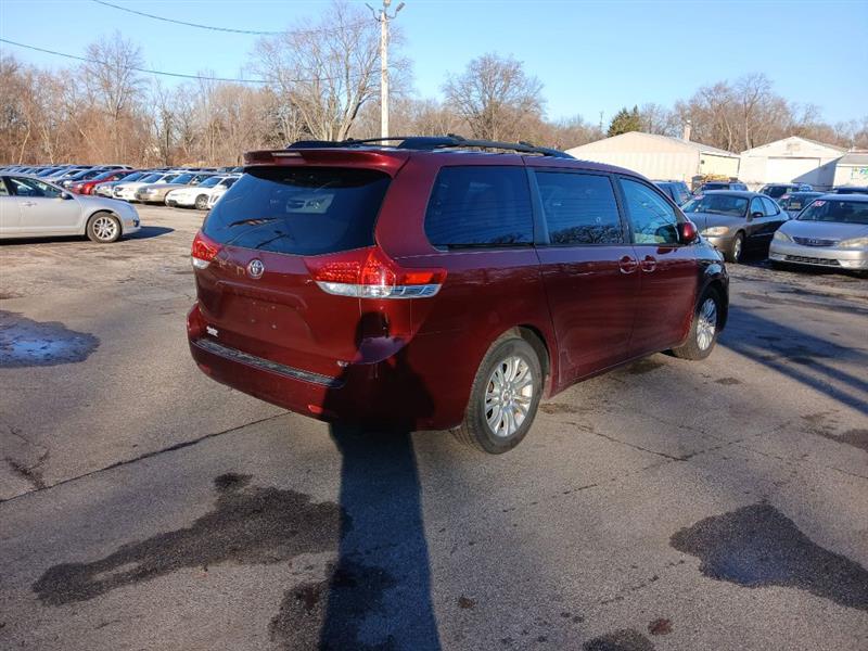 Toyota Sienna XLE FWD 8-Passenger V6 2012