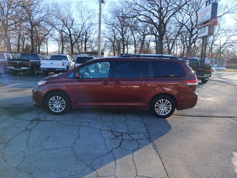 Toyota Sienna XLE FWD 8-Passenger V6 2012