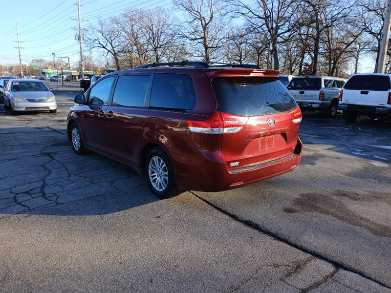 Toyota Sienna XLE FWD 8-Passenger V6 2012