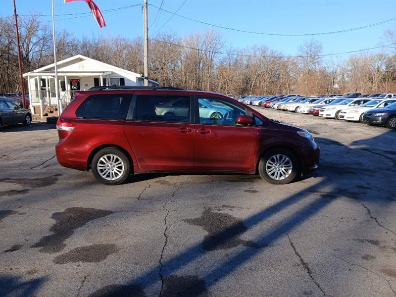 Toyota Sienna XLE FWD 8-Passenger V6 2012