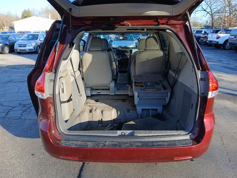 Toyota Sienna XLE FWD 8-Passenger V6 2012