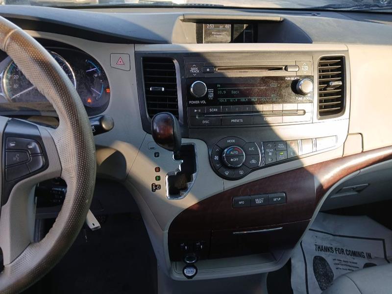 Toyota Sienna XLE FWD 8-Passenger V6 2012