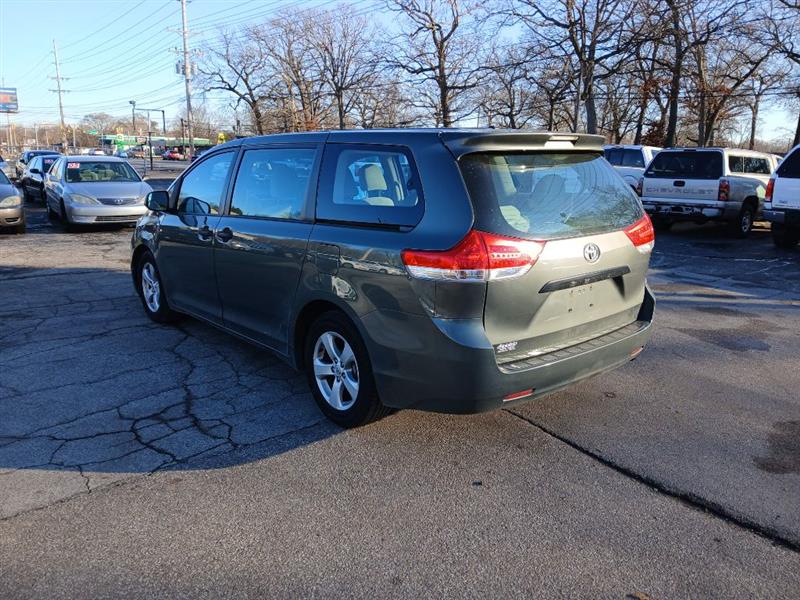 Toyota Sienna FWD 7-Passenger V6 2013