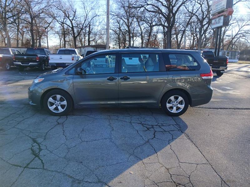 Toyota Sienna FWD 7-Passenger V6 2013