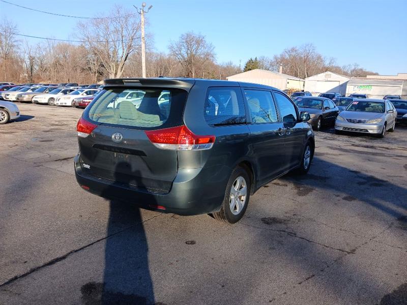 Toyota Sienna FWD 7-Passenger V6 2013