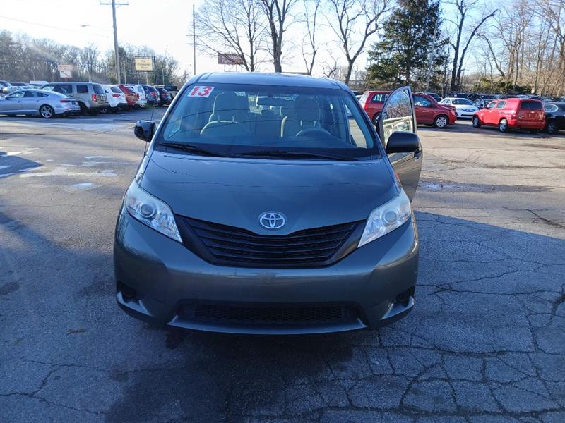Toyota Sienna FWD 7-Passenger V6 2013