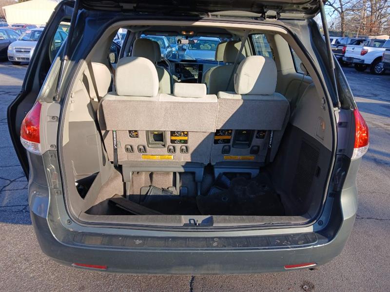 Toyota Sienna FWD 7-Passenger V6 2013