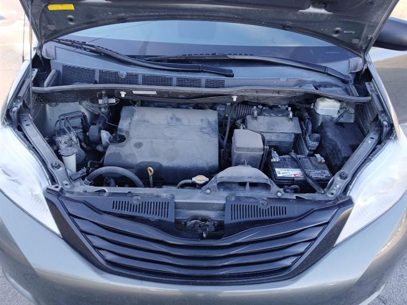 Toyota Sienna FWD 7-Passenger V6 2013