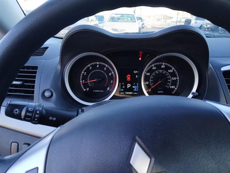 Mitsubishi Lancer ES 5M 2015