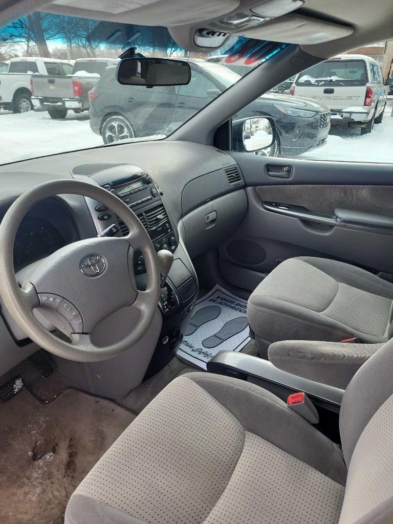 Toyota Sienna CE FWD 8-Passenger 2008