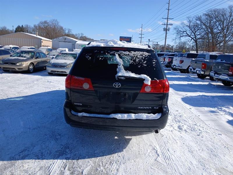 Toyota Sienna XLE FWD 2009