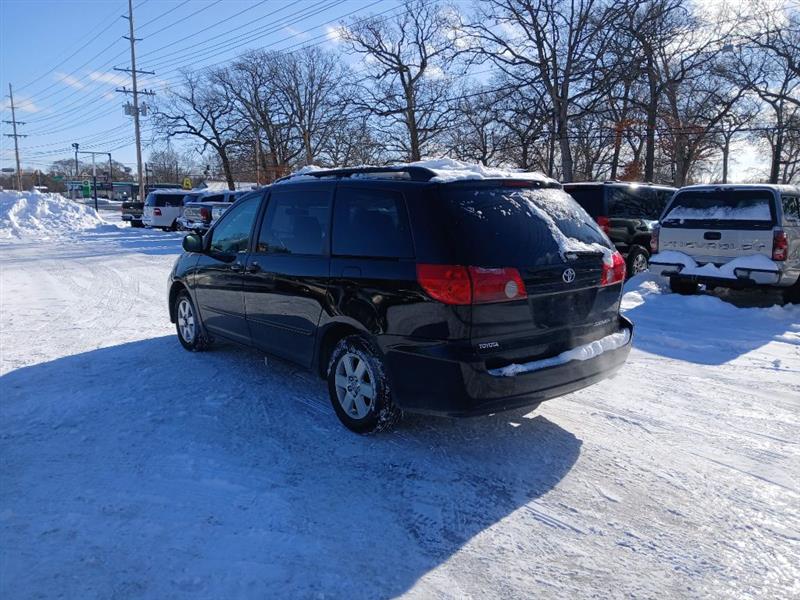 Toyota Sienna XLE FWD 2009