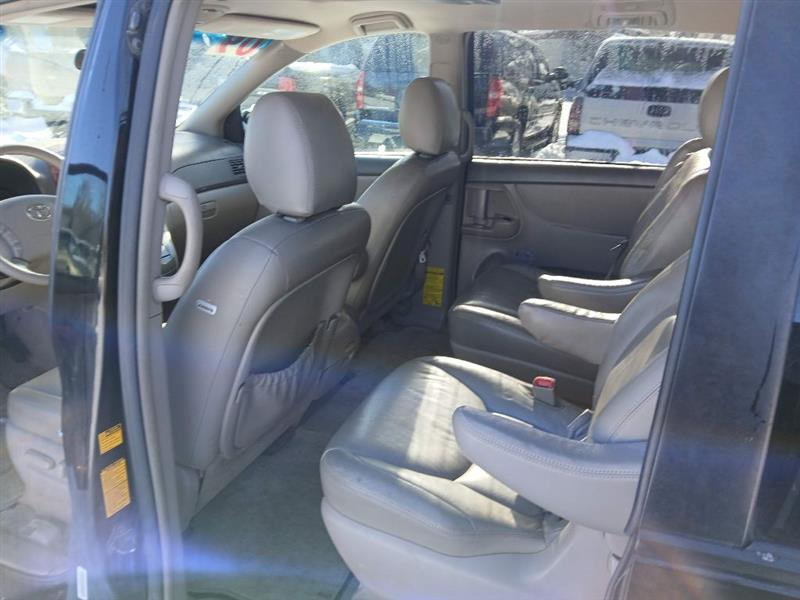 Toyota Sienna XLE FWD 2009