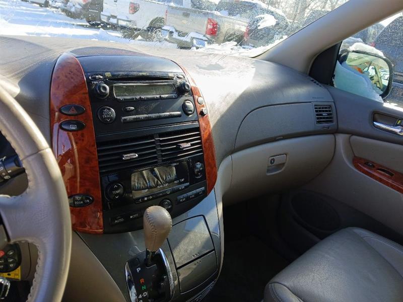 Toyota Sienna XLE FWD 2009
