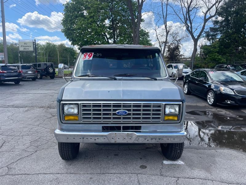 Ford Club Wagon E250 1989