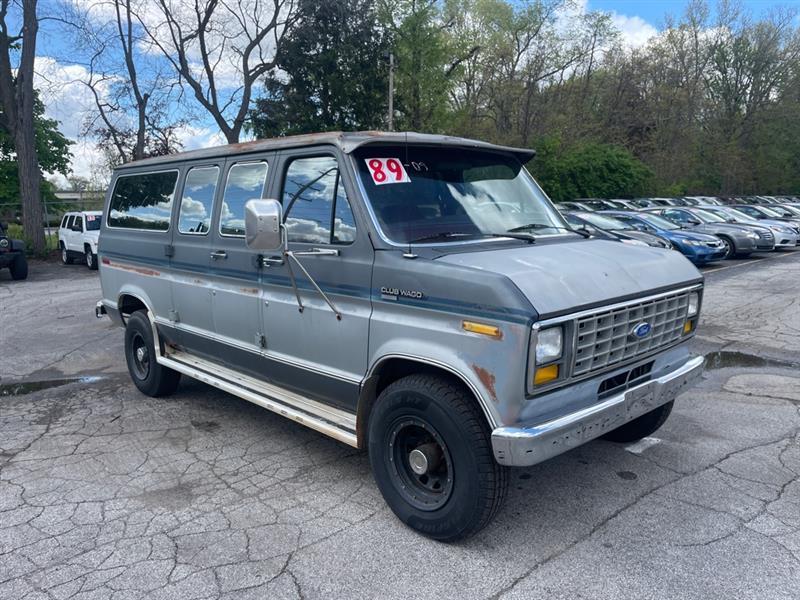 Ford Club Wagon E250 1989