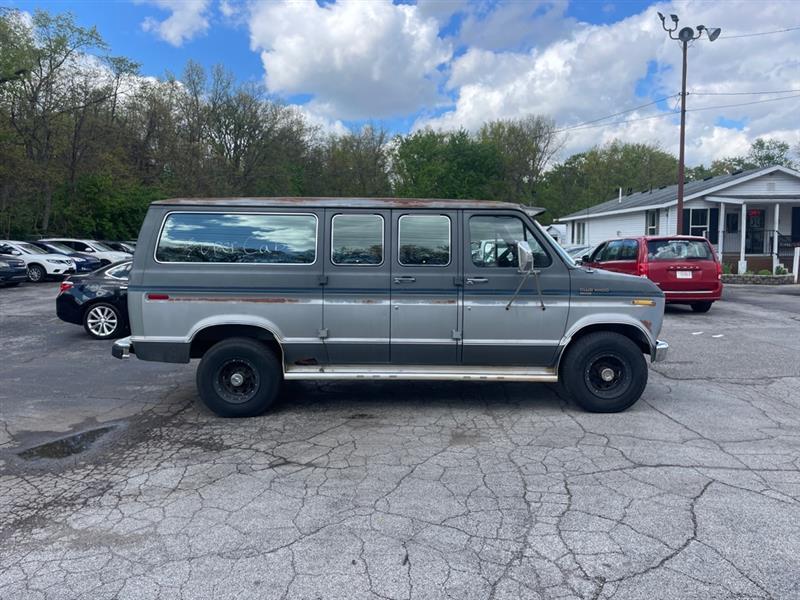 Ford Club Wagon E250 1989