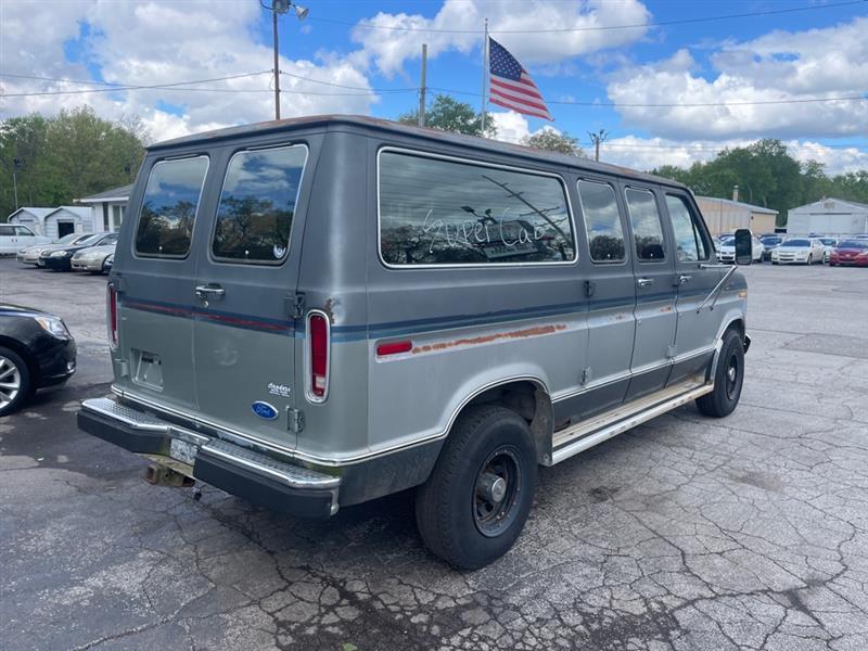 Ford Club Wagon E250 1989