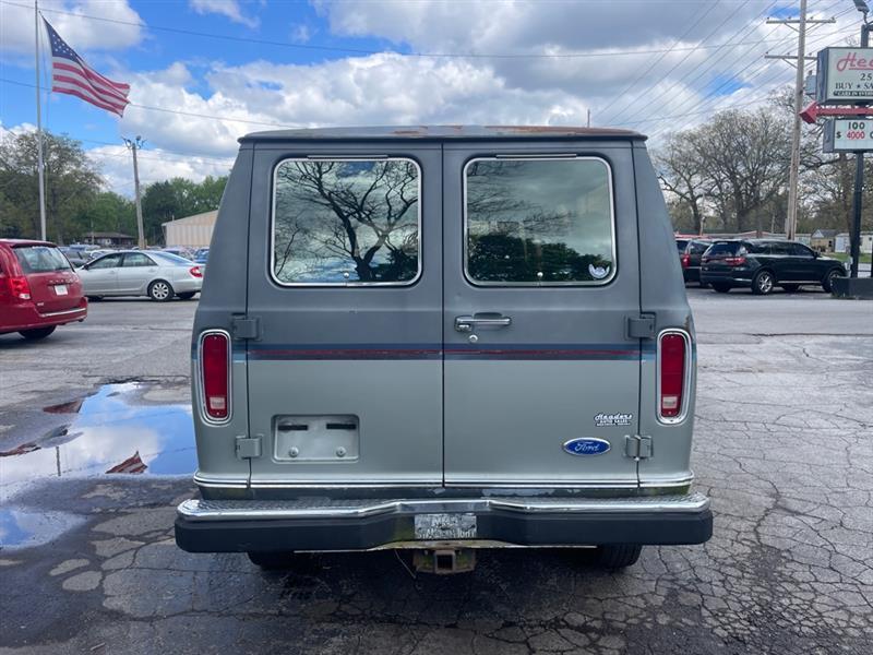 Ford Club Wagon E250 1989
