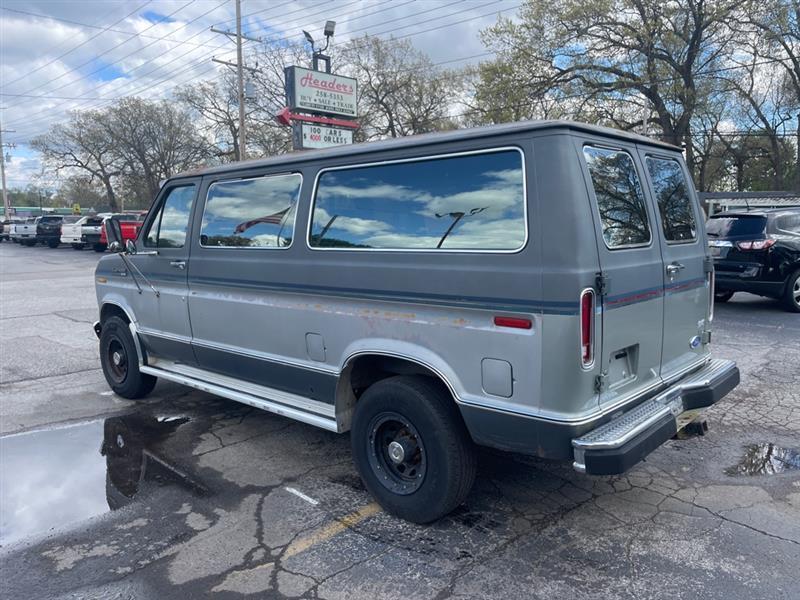 Ford Club Wagon E250 1989