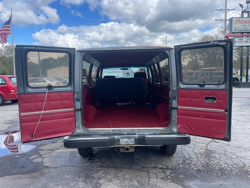 Ford Club Wagon E250 1989