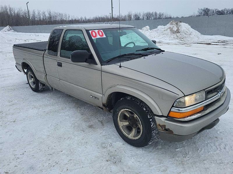 2000 Chevrolet S-10 LS