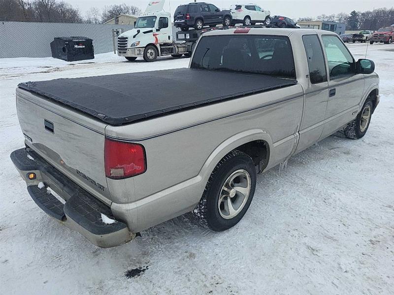 Chevrolet S10 Pickup LS Ext. Cab 2WD 2000