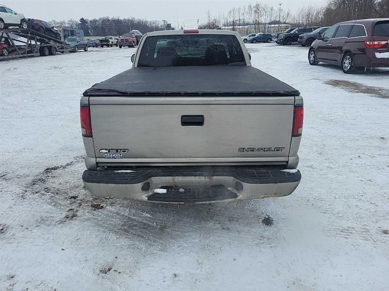 Chevrolet S10 Pickup LS Ext. Cab 2WD 2000