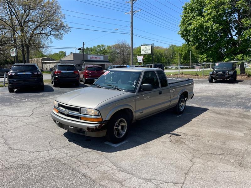 2000 Chevrolet S10 Pickup LS Ext. Cab 2WD