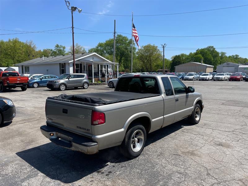 Chevrolet S10 Pickup LS Ext. Cab 2WD 2000