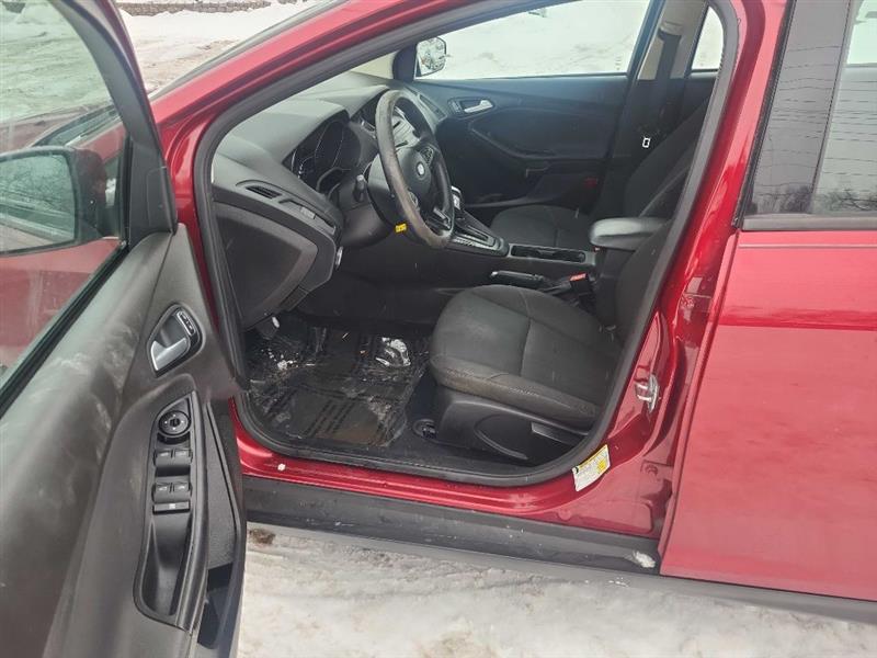 Ford Focus SE Sedan 2016