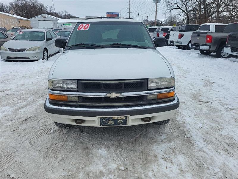 Chevrolet Blazer LS 4-Door 4WD 2000