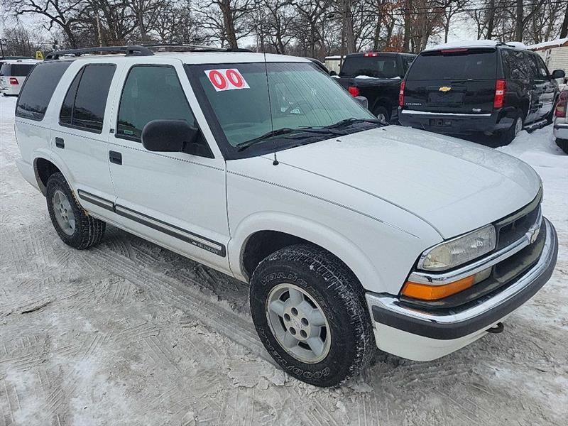 Chevrolet Blazer LS 4-Door 4WD 2000