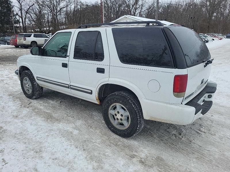 Chevrolet Blazer LS 4-Door 4WD 2000