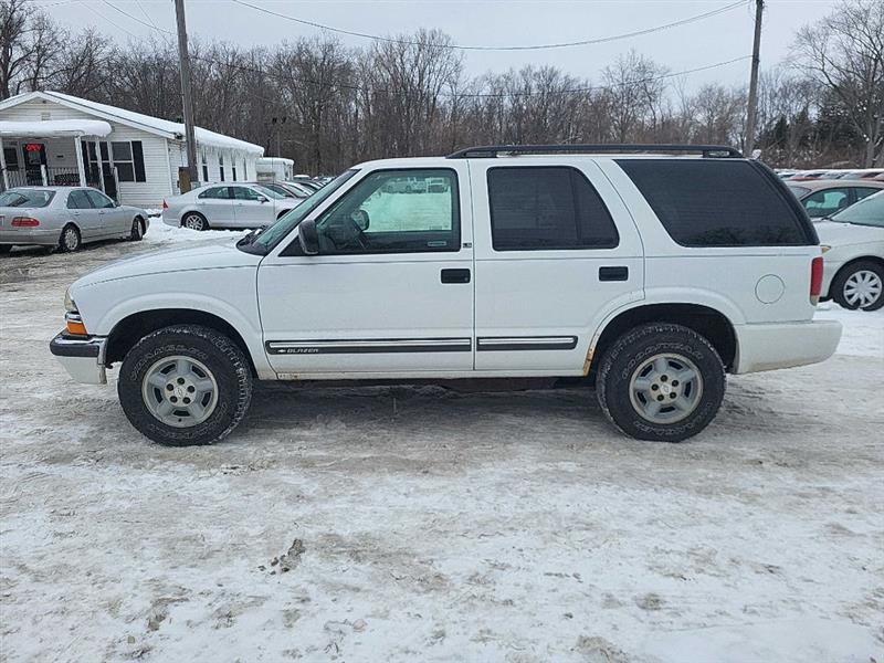Chevrolet Blazer LS 4-Door 4WD 2000