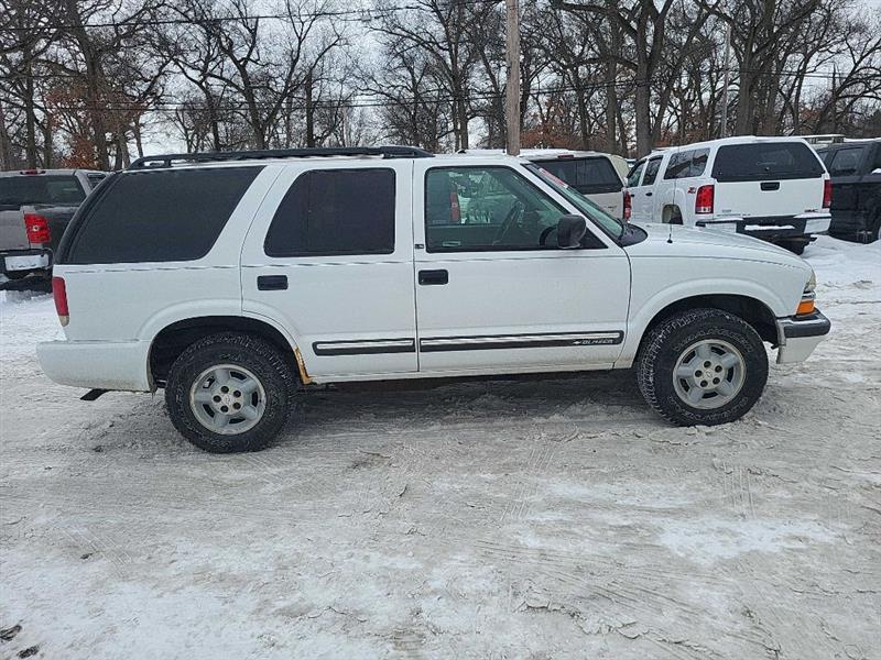Chevrolet Blazer LS 4-Door 4WD 2000