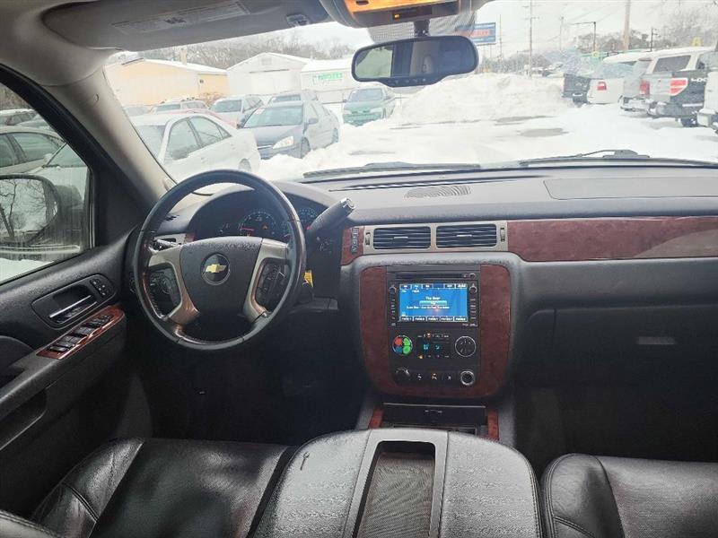 Chevrolet Suburban LTZ 1500 4WD 2011