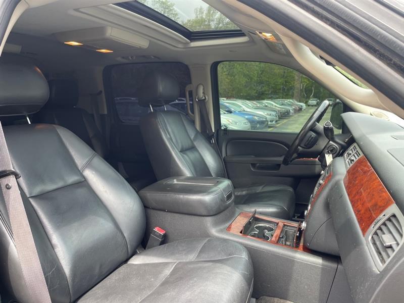 Chevrolet Suburban LTZ 1500 4WD 2011