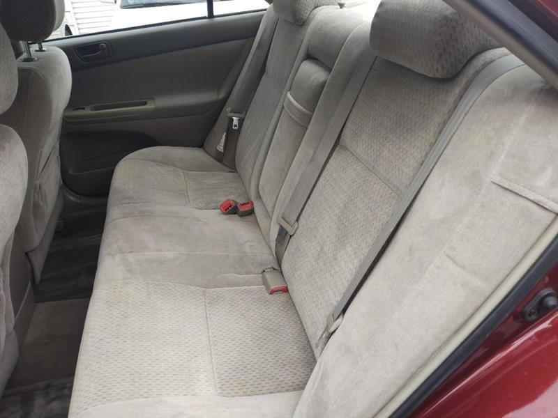 Toyota Camry LE 2004