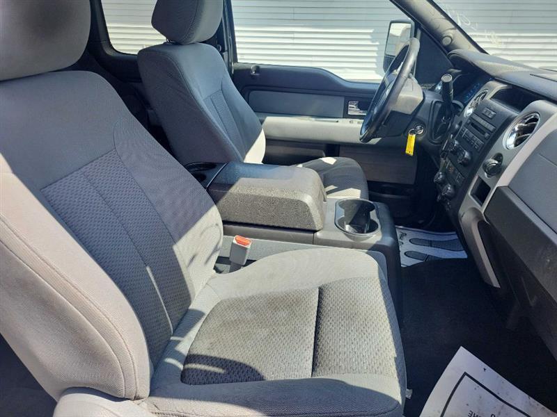 Ford F-150 XL SuperCab 8-ft. Bed 4WD 2012