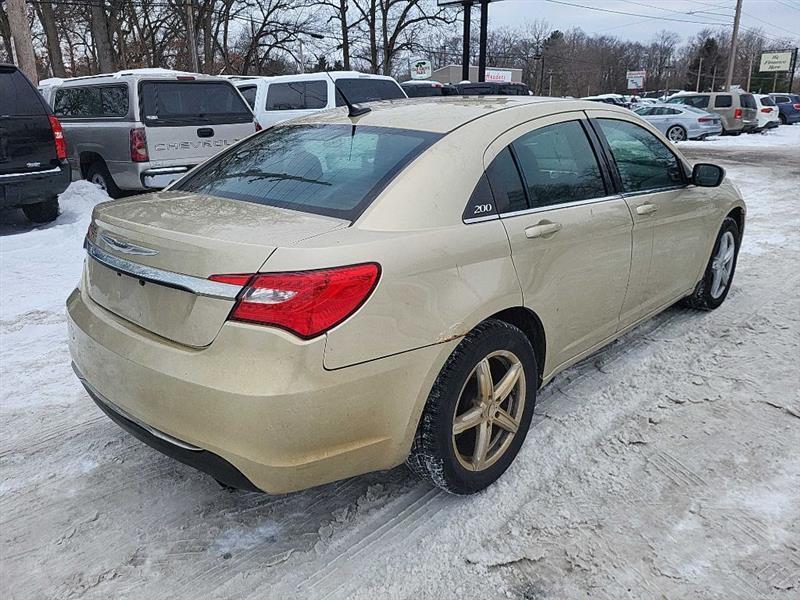 Chrysler 200 Touring 2011