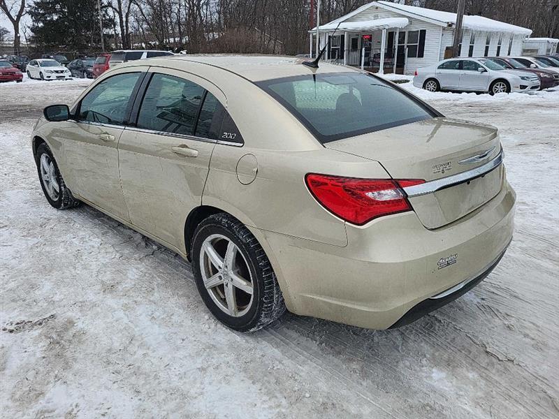 Chrysler 200 Touring 2011
