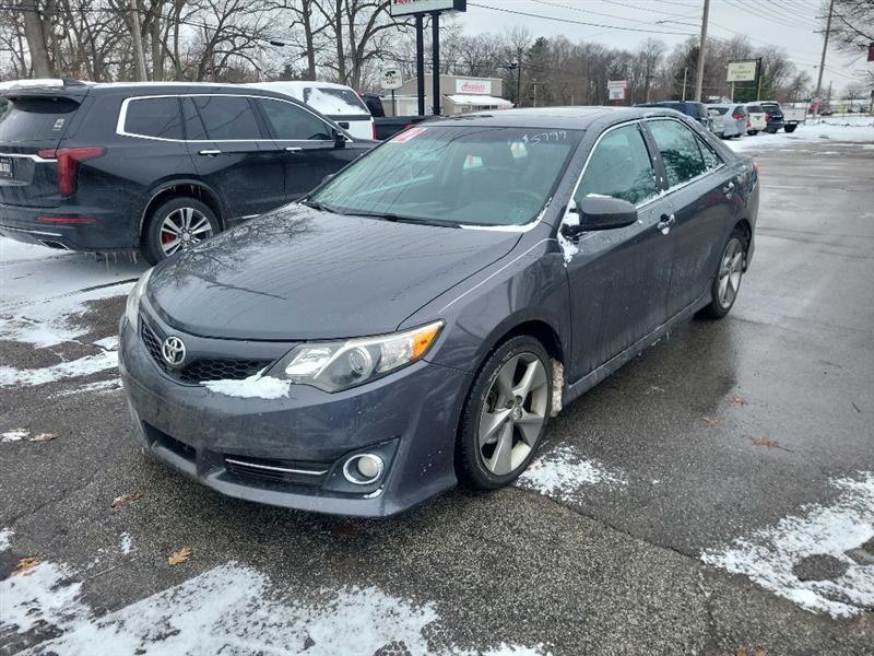 Toyota Camry SE V6 2012
