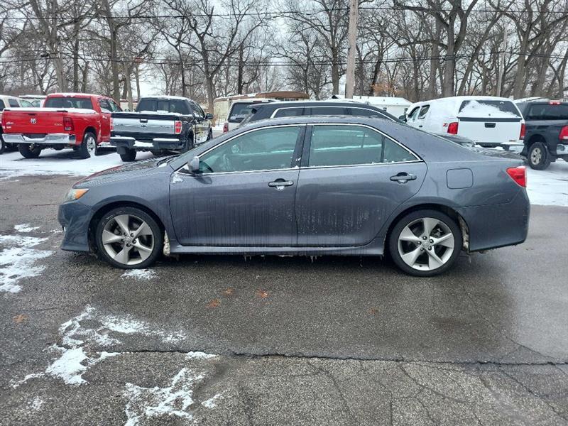 Toyota Camry SE V6 2012
