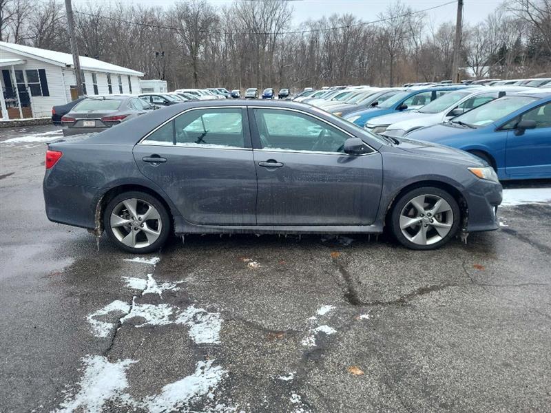 Toyota Camry SE V6 2012