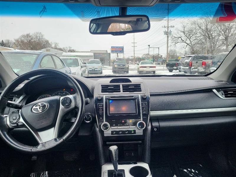 Toyota Camry SE V6 2012