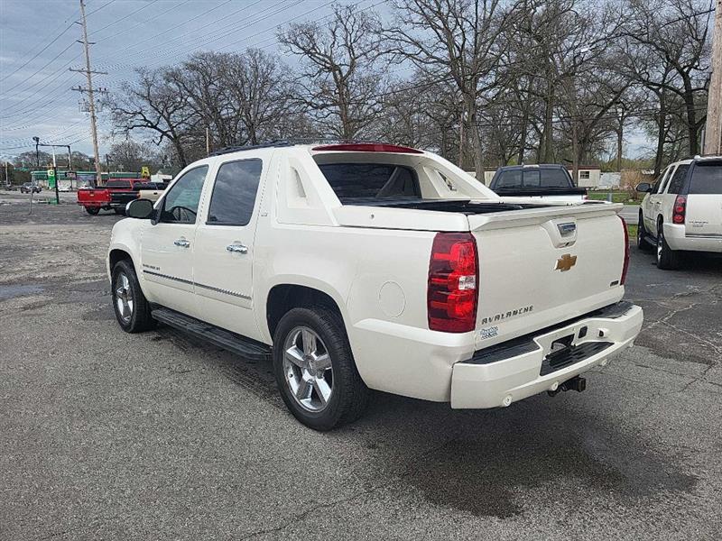 Chevrolet Avalanche LTZ 2WD 2012